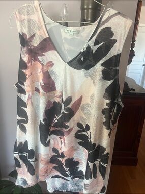 V-Neck Floral Sleeveless Tunic in Black & Blush
